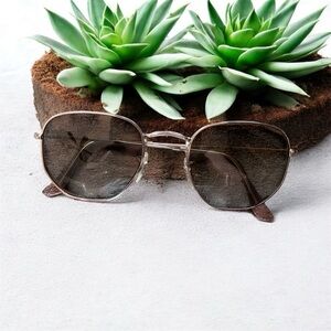 RAY BAN Hexagon Flat Sunglasses